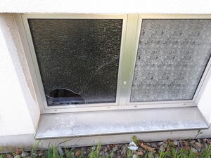 Vandalismus Fenster TUS Gesch&auml;ftsstelle