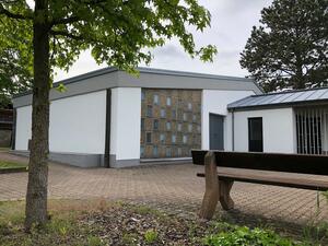 Einsegnungshalle Friedhof - Malerarbeiter abgeschlossen 2- Ivonne Baumann