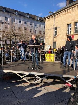 Demo gg rechts