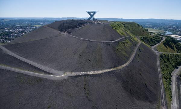 Blick auf das Saarpolygon auf der Halde Duhamel.