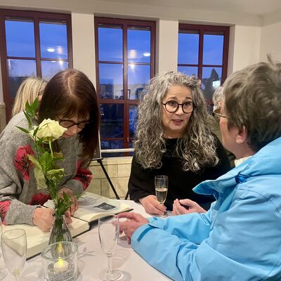 Vernissage Silberhaar_Eintrag ins G&auml;stebuch