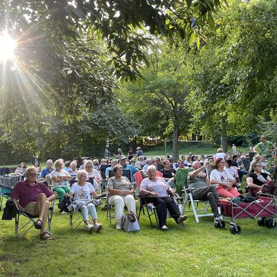 FKK / Freibad - Klappstuhl - Konzert 2025