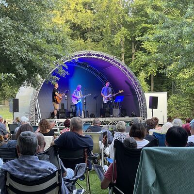 FKK / Freibad - Klappstuhl - Konzert 2025