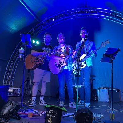 FKK / Freibad - Klappstuhl - Konzert 2025