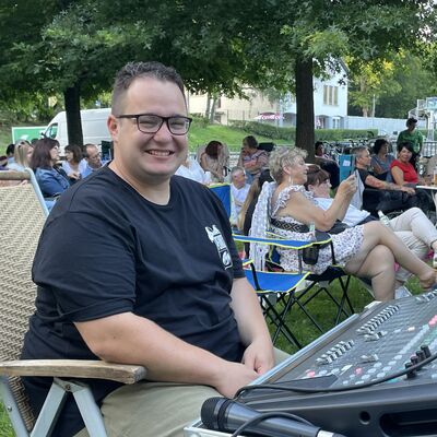 FKK / Freibad - Klappstuhl - Konzert 2025