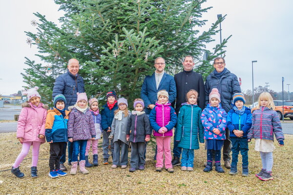 Weihnachtsbaum schm�cken